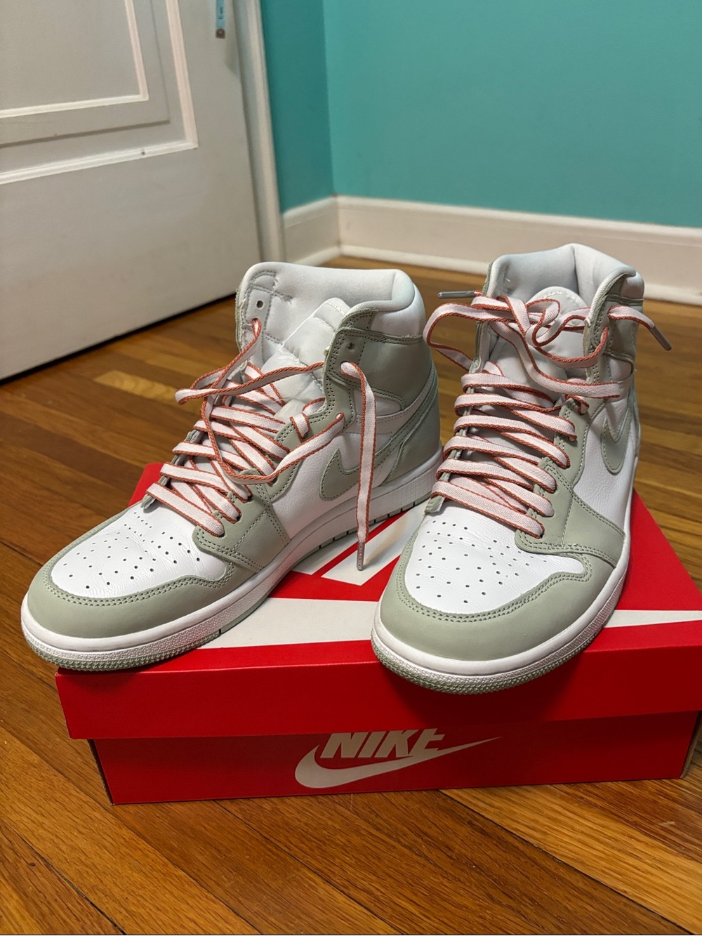 Nike Women's High-Top Sneakers White and sea foam
